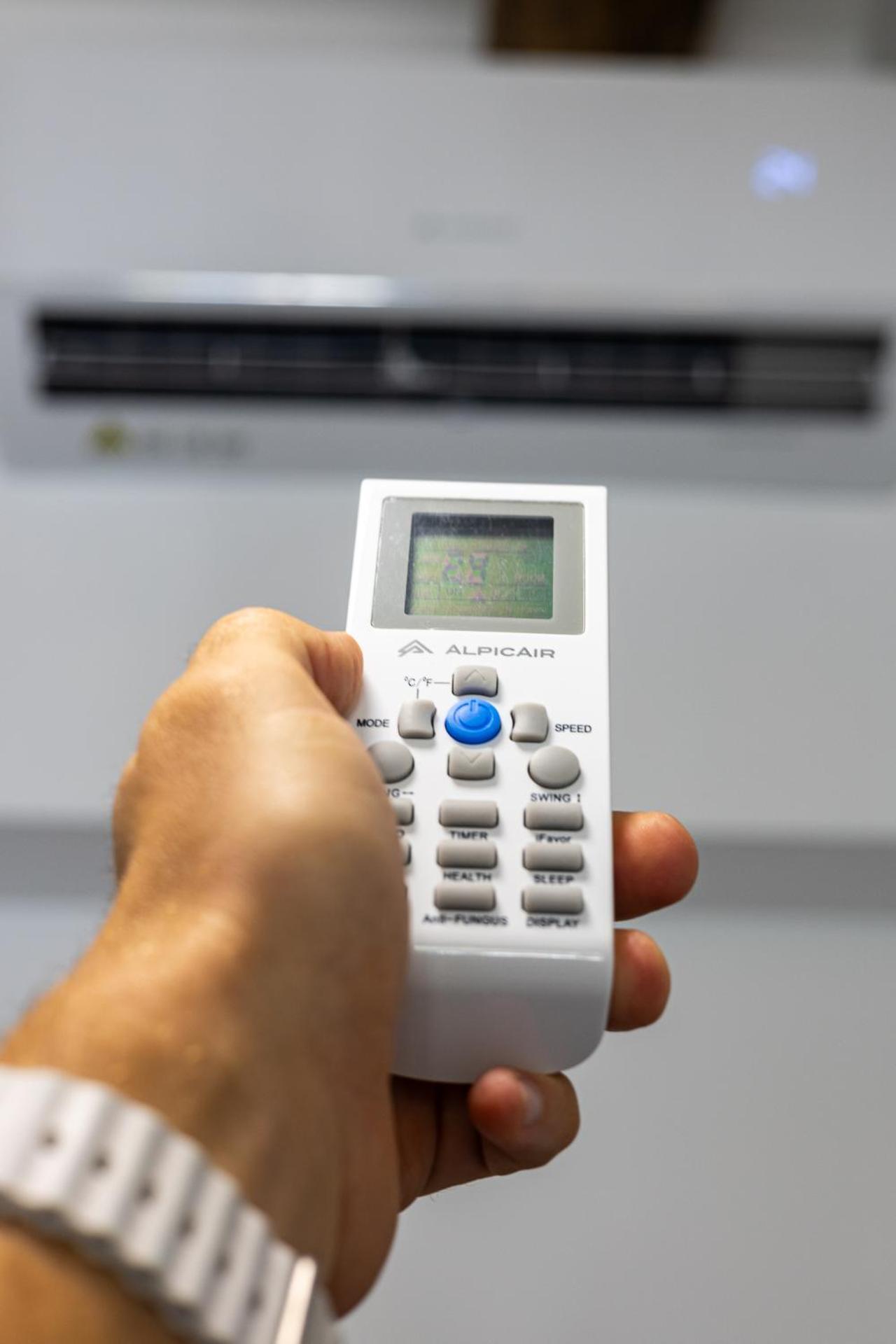 Cohost I Brand New Apt, W-ac In A Location VNO