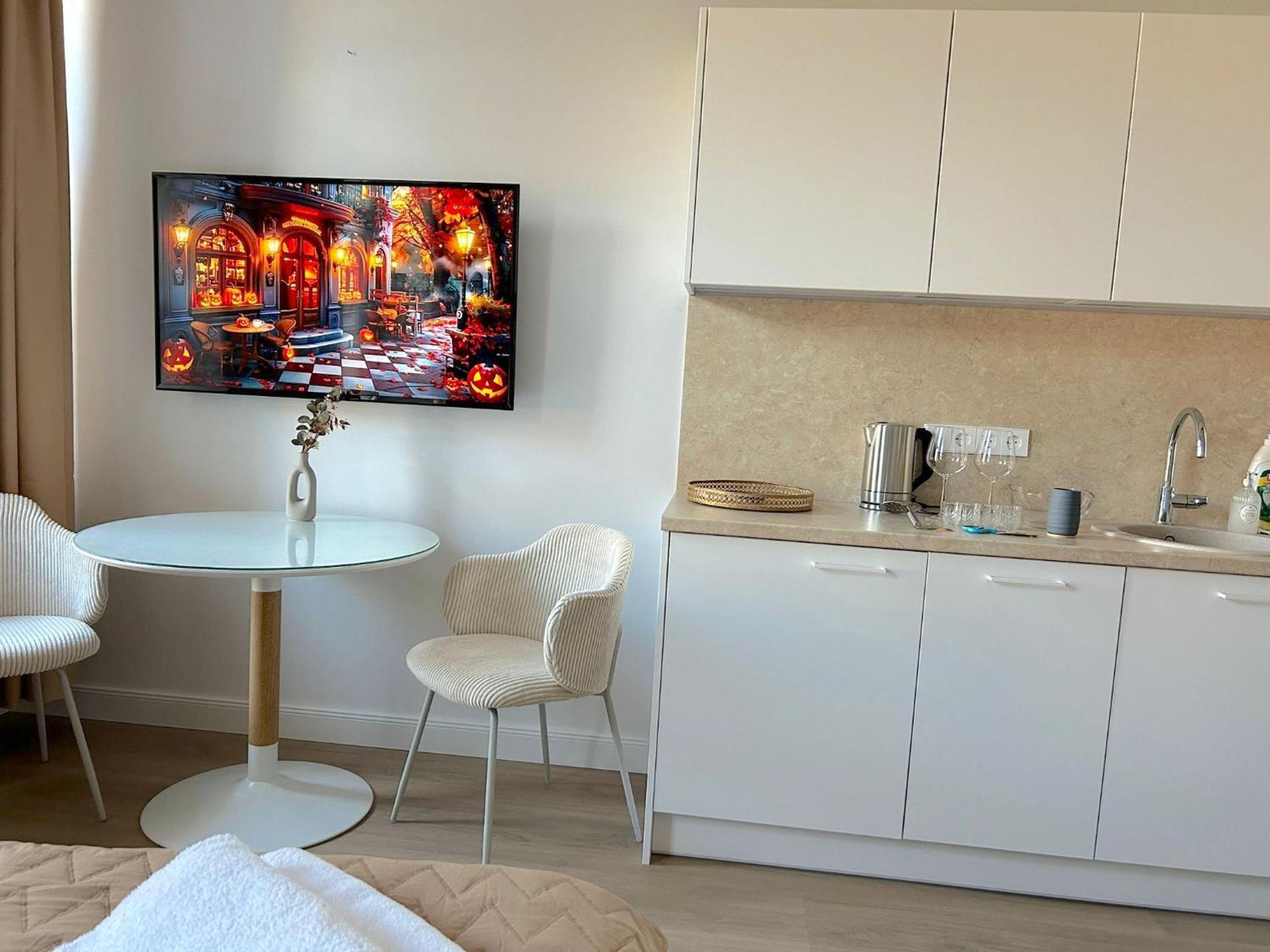 Butas Cohost I Brand New Apt, W-ac In A Location