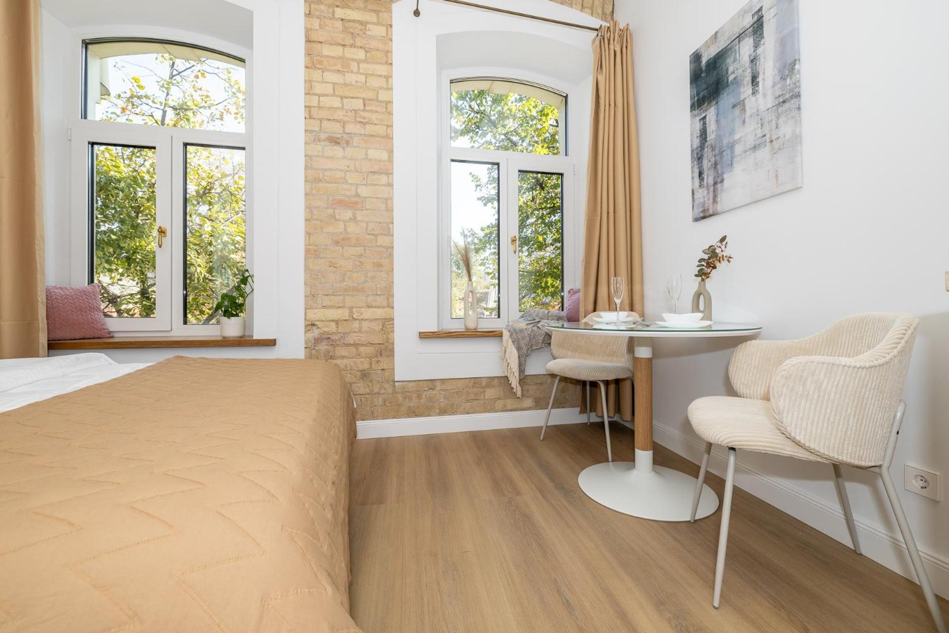 Butas Cohost I Brand New Apt, W-ac In A Location *