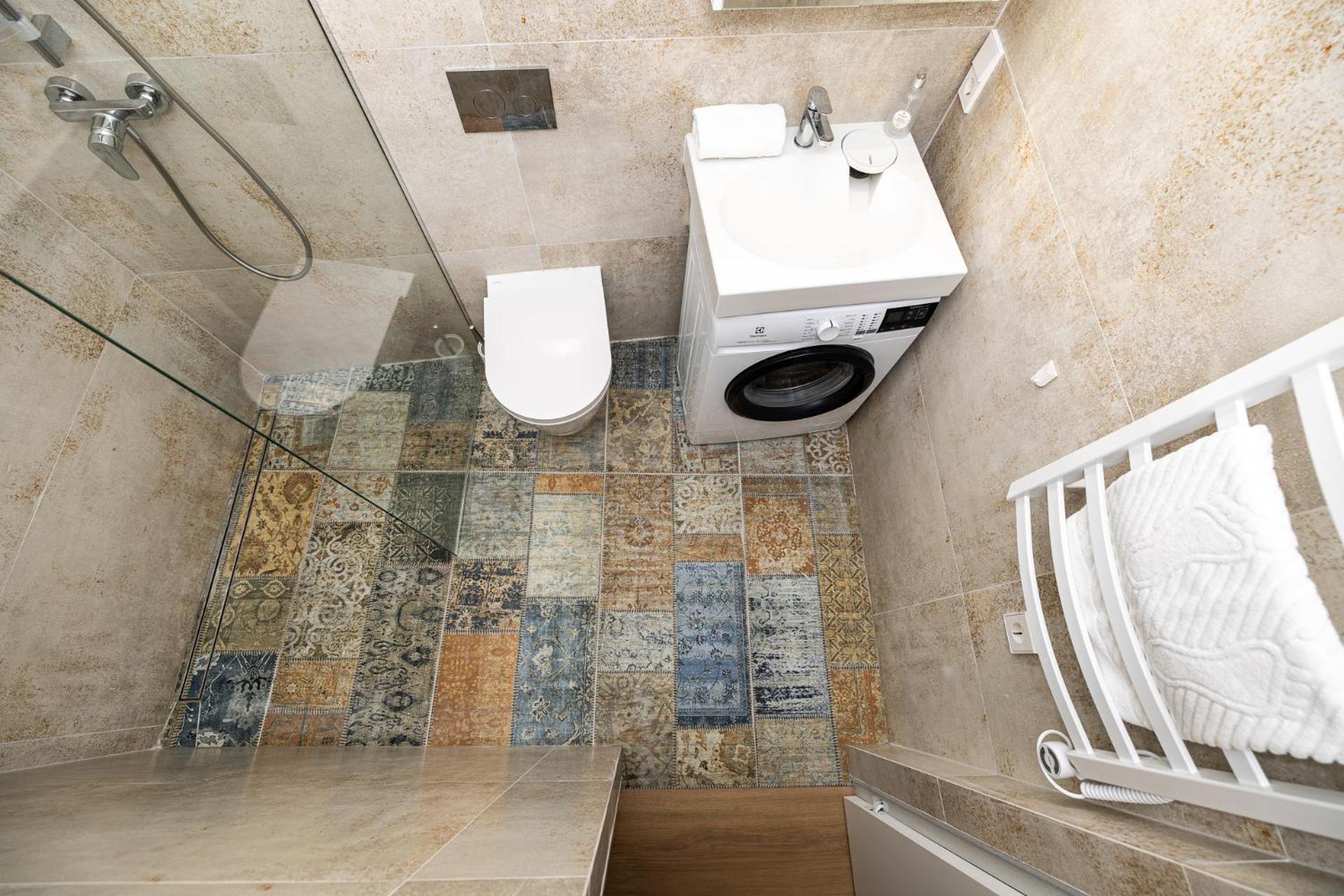 Butas Cohost I Brand New Apt, W-ac In A Location Vilnius